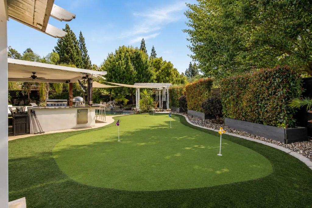 324 Gailes Court, Roseville