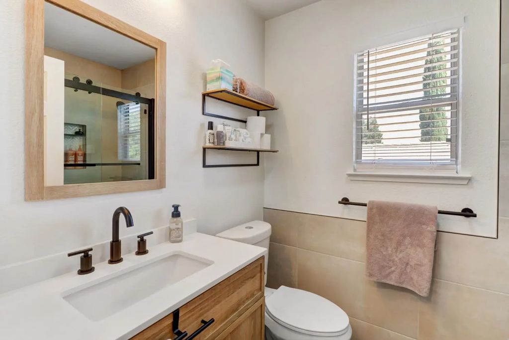 1105 Caversham Way, Roseville