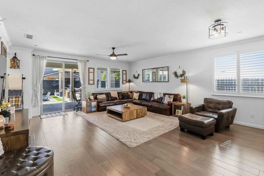 6088 Belfast Way, Roseville