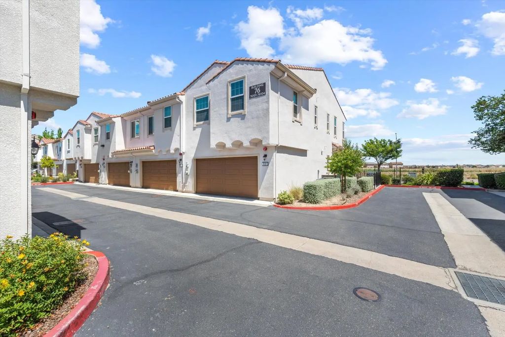 5301 E Commerce Way 76101, Sacramento