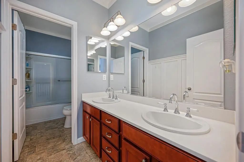 2364 Kinsella Way, Roseville