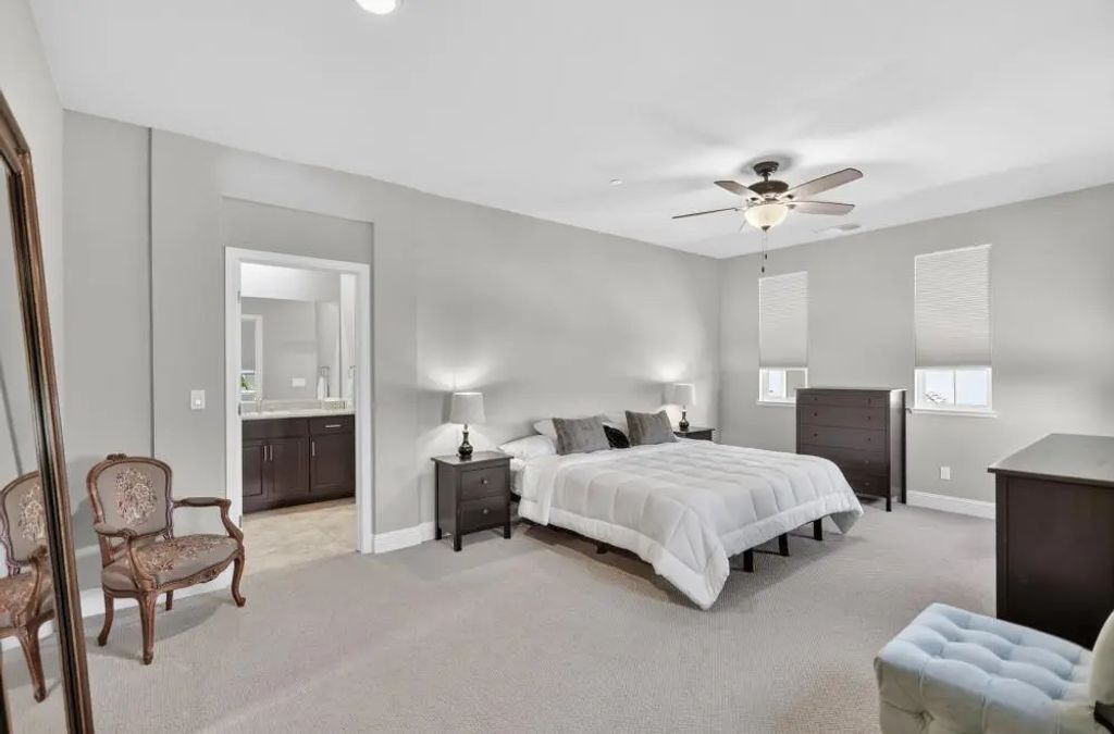 211 Rochdale Street, Roseville