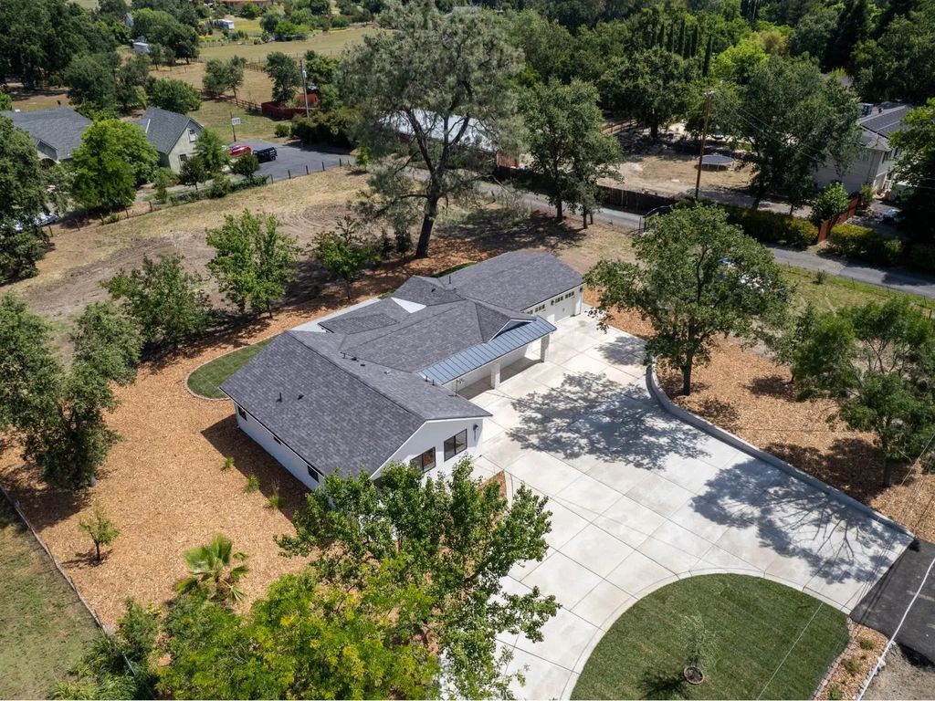 9261 Golden Gate Avenue, Orangevale