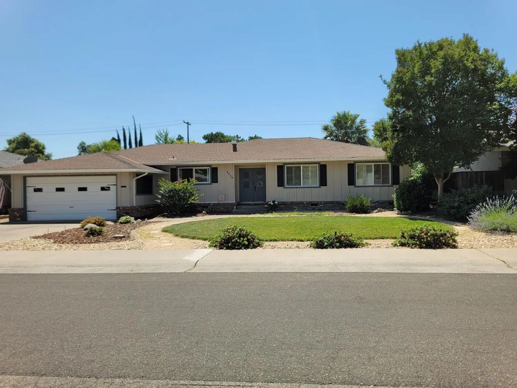 6608 Penney Way, Carmichael