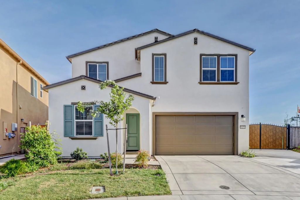 8679 Oldfield Way, Sacramento