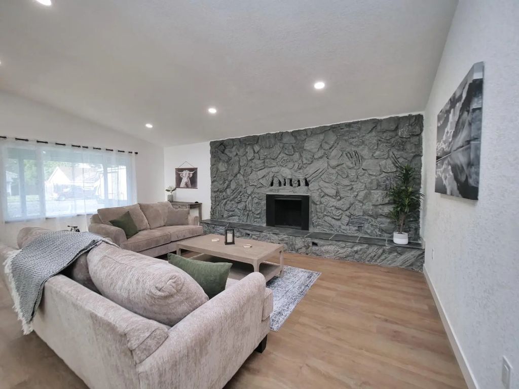 1564 1st Street, Lincoln