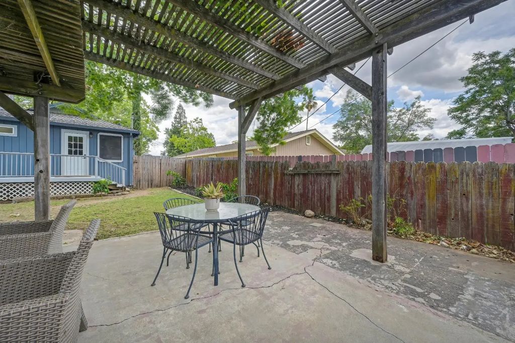 978 Harrison Avenue, Lincoln
