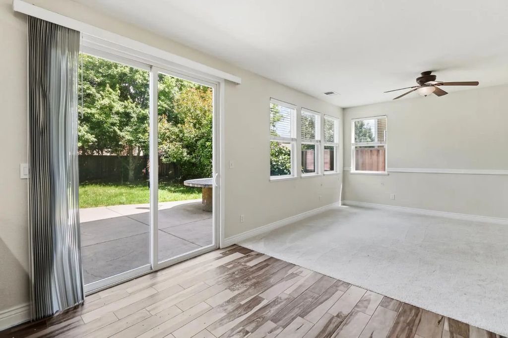 2672 Heirloom Way, Roseville