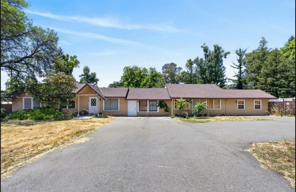 2709 Walnut Avenue, Carmichael