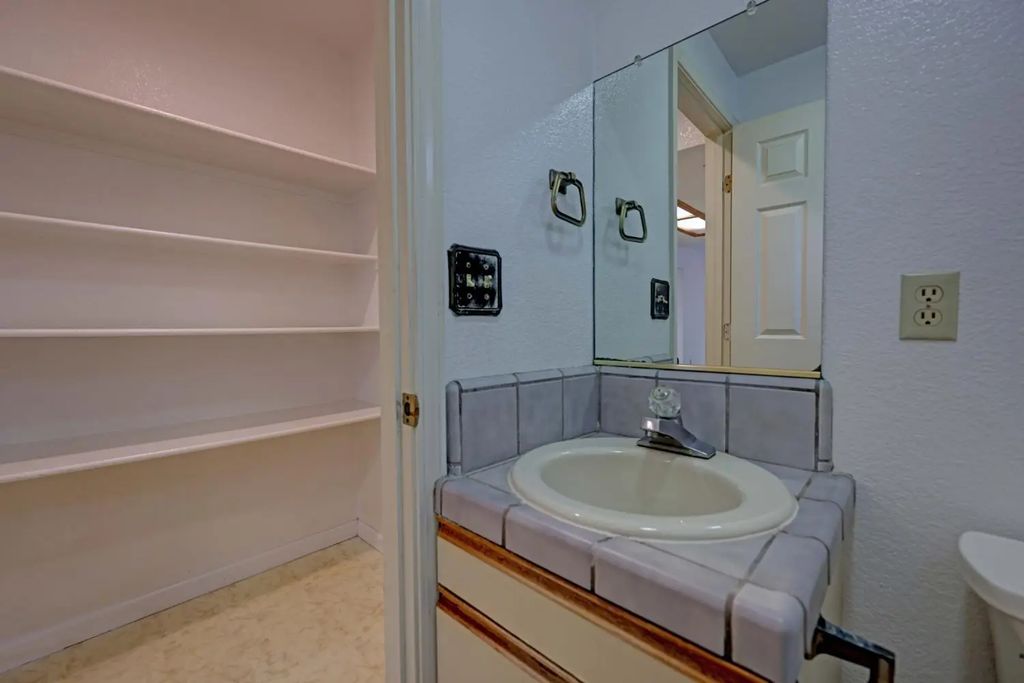 10016 Brentwood Circle, Auburn