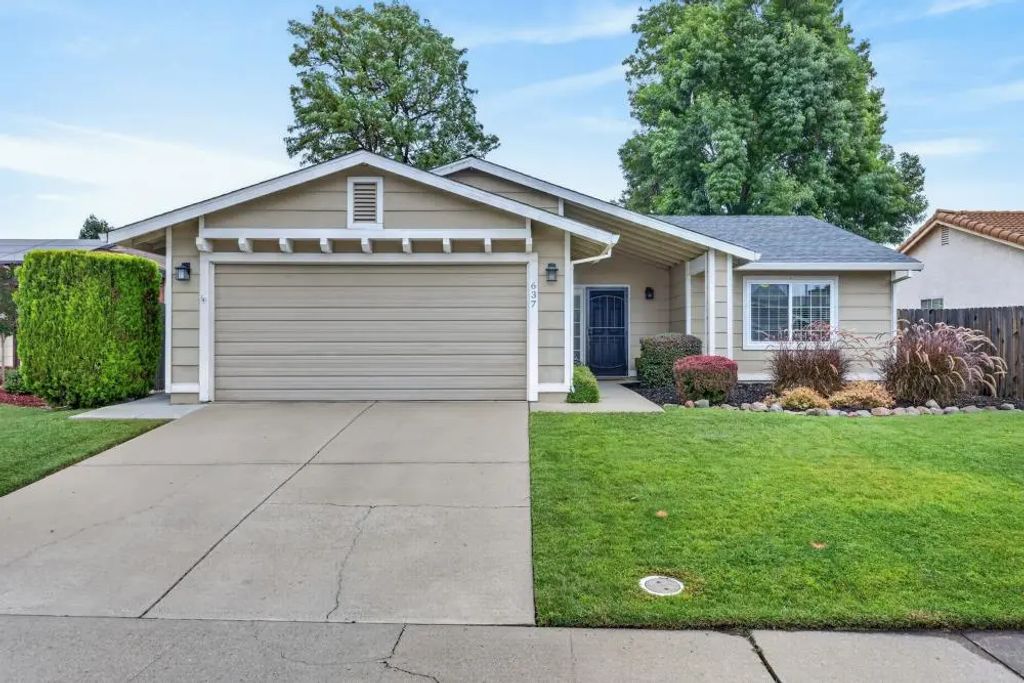 637 Oakborough Avenue, Roseville