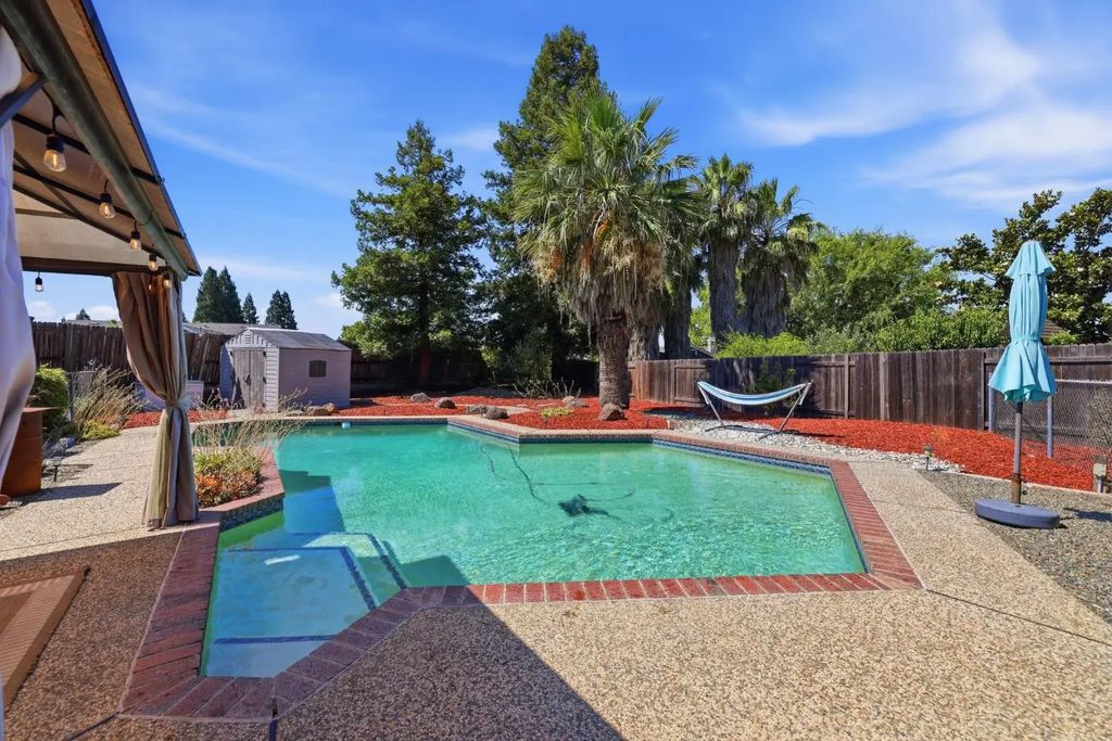1314 Carnation Court, Roseville
