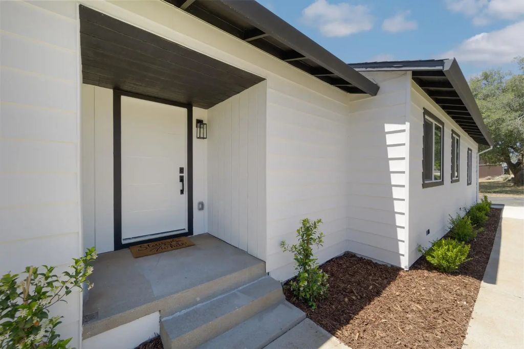 12114 Griffin Way, Auburn
