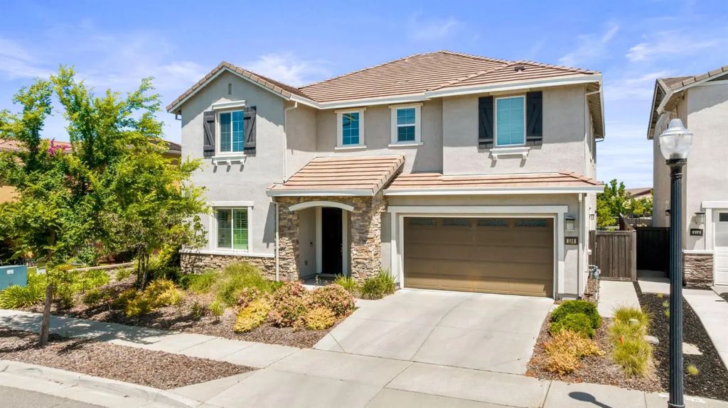 526 Lentini Way, Sacramento