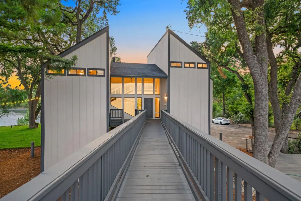 3777 Garden Highway, Sacramento