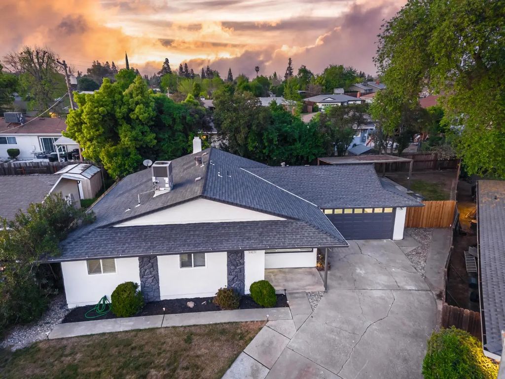 1023 Azure Court, Roseville