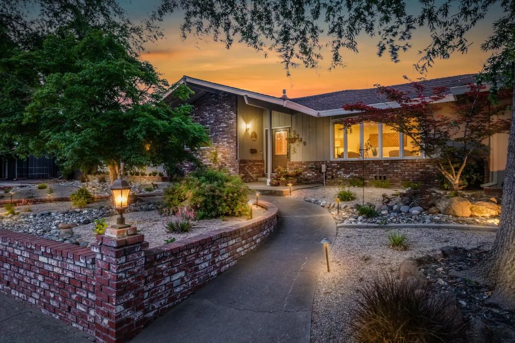 5249 Adelaide Way, Carmichael