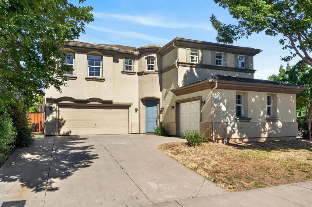 9234 Rushing Creek Way, Elk Grove