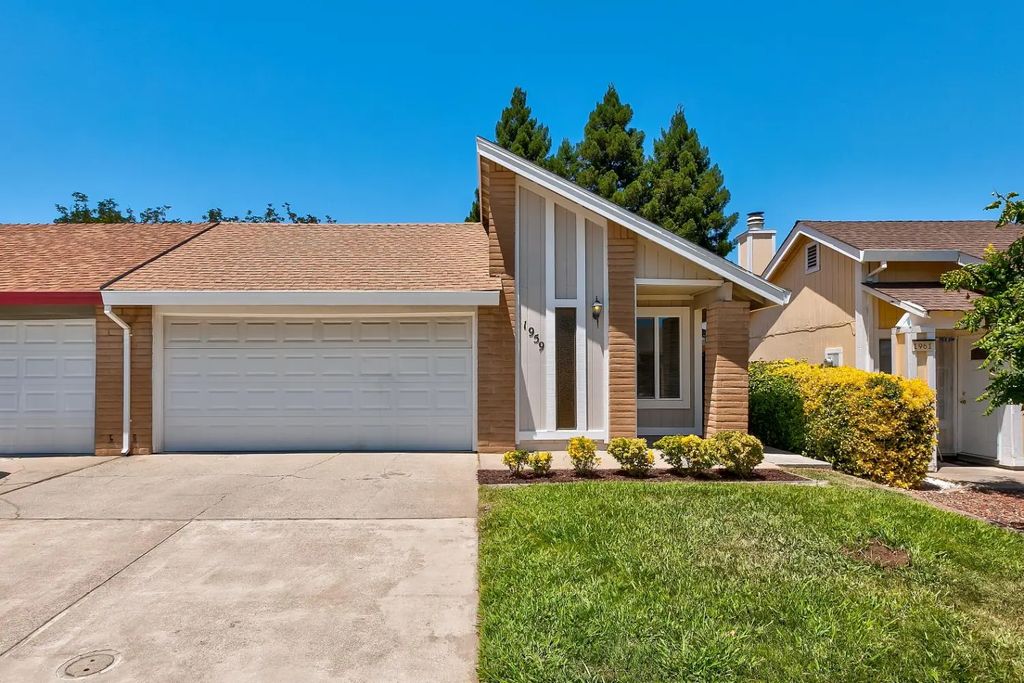 1959 Inglis Way, Roseville