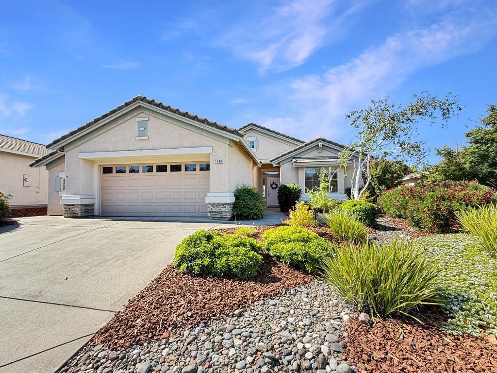 1240 Secret Lake Loop, Lincoln