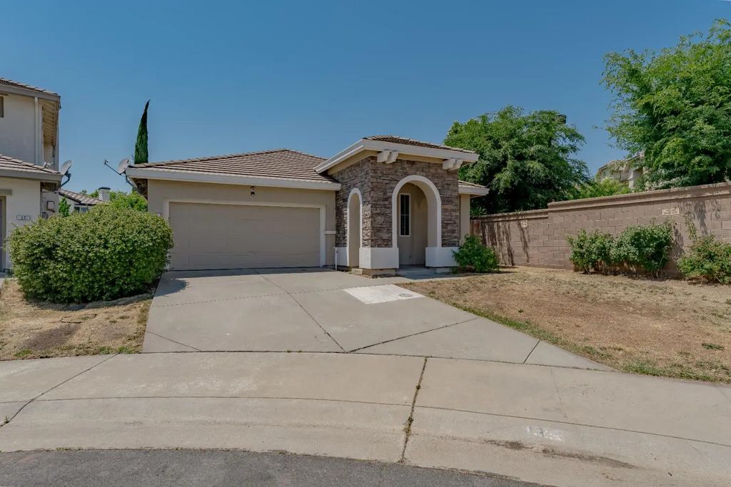 23 Delta Tule Court, Sacramento