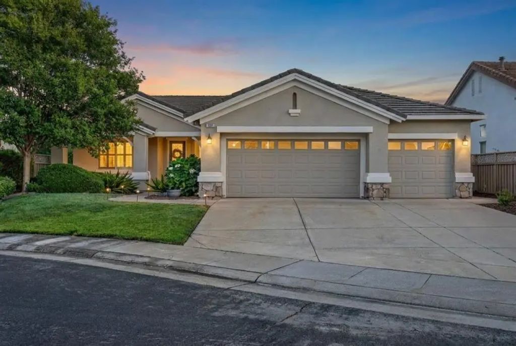 137 Lakefield Court, Lincoln