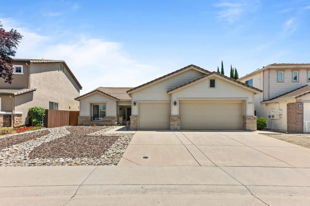 1616 Apple Way, Roseville