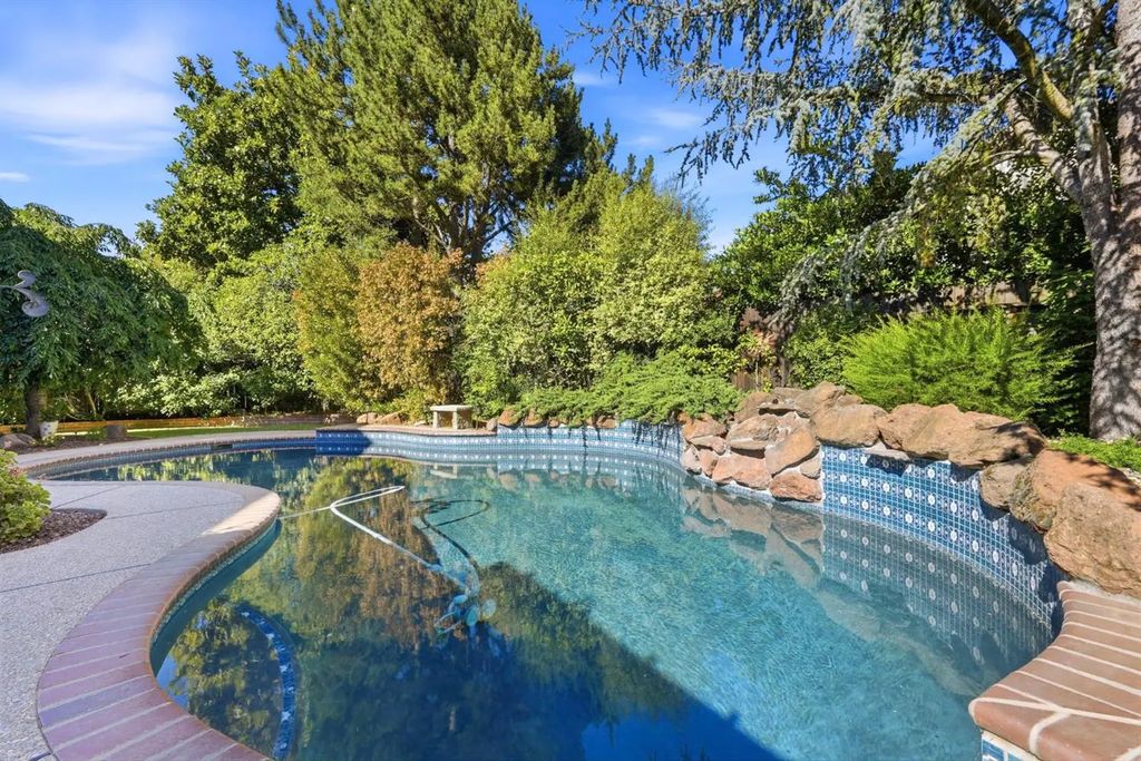 8804 Bradbury Court, Elk Grove