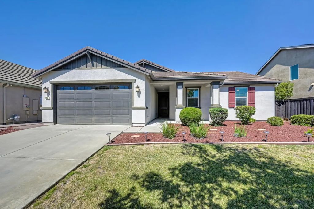 1242 White Pine Lane, Lincoln