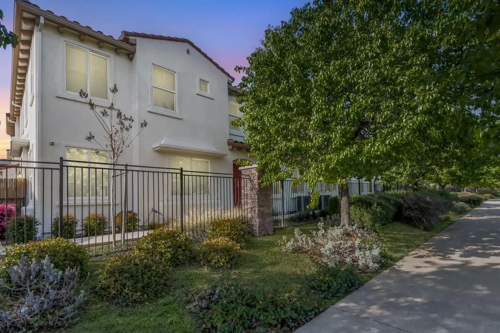 5301 E Commerce Way 74102, Sacramento