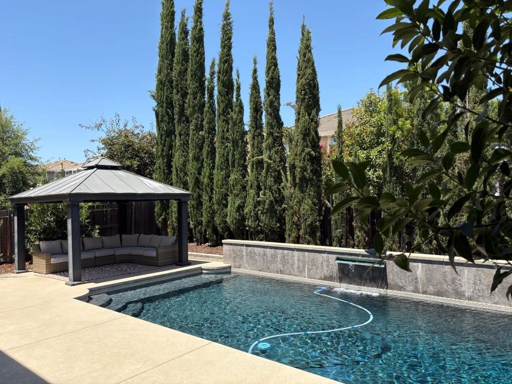 2141 Eldmire Way, Roseville