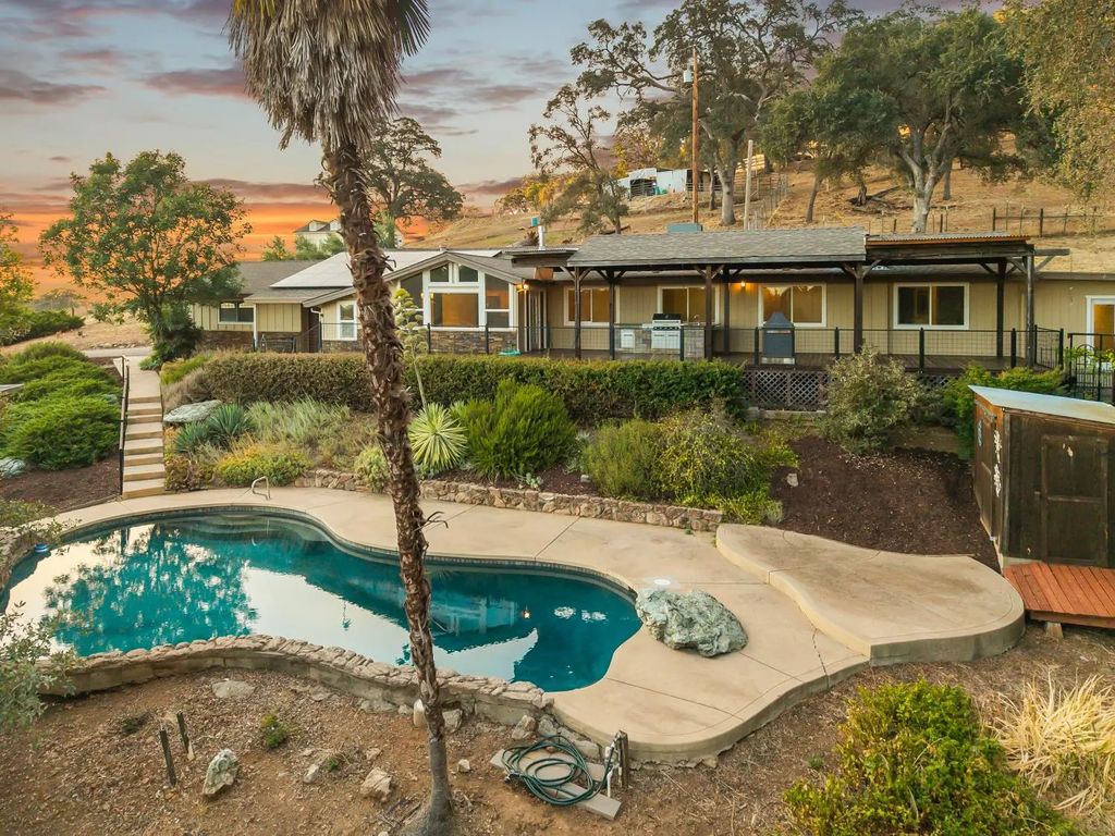1315 Arrowbee Dr, Placerville