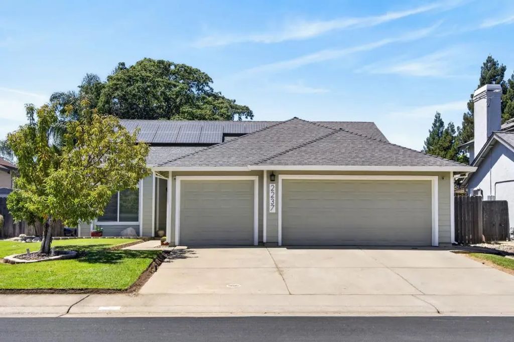 2237 Americana Drive, Roseville