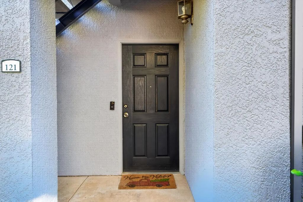5201 Laguna Oaks Drive 121, Elk Grove