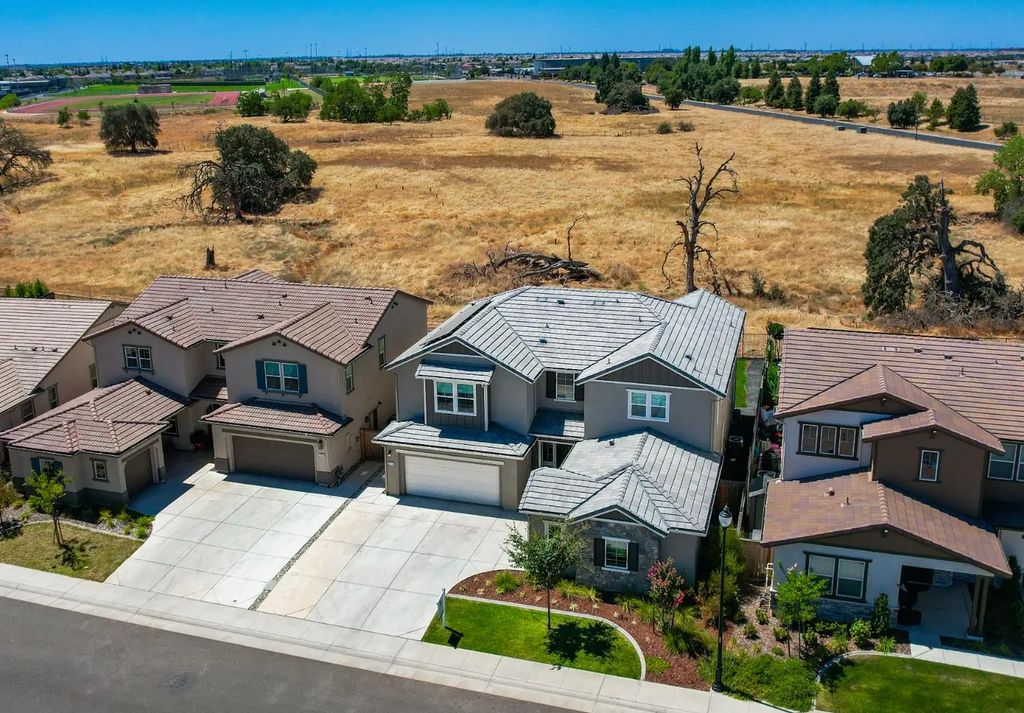 2152 Challenger Way, Roseville