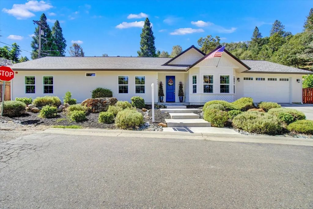 933 Monica Way, Placerville