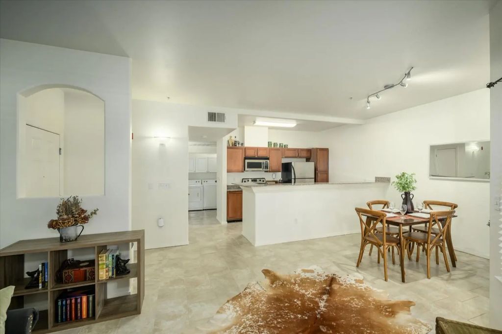 4200 E Commerce Way 613, Sacramento