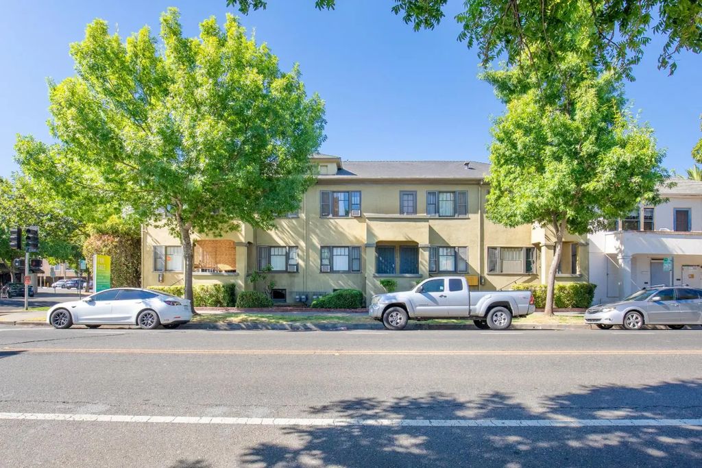 2722 T Street, Sacramento