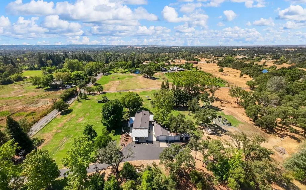4245 Burnett Road, Lincoln