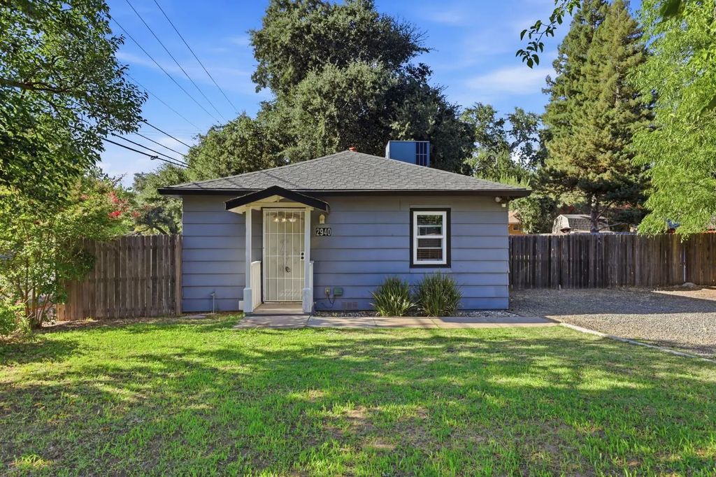 2940 Walnut Avenue, Carmichael