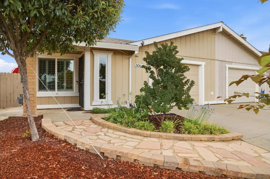 506 Hyacinth Court A, Roseville