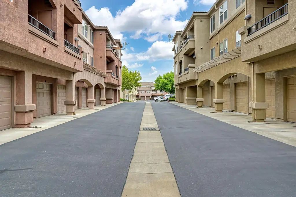 400 Moon Circle 427, Folsom
