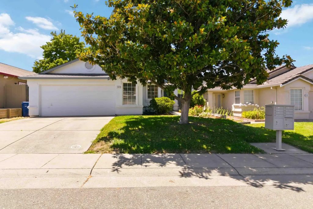 8640 Travary, Antelope