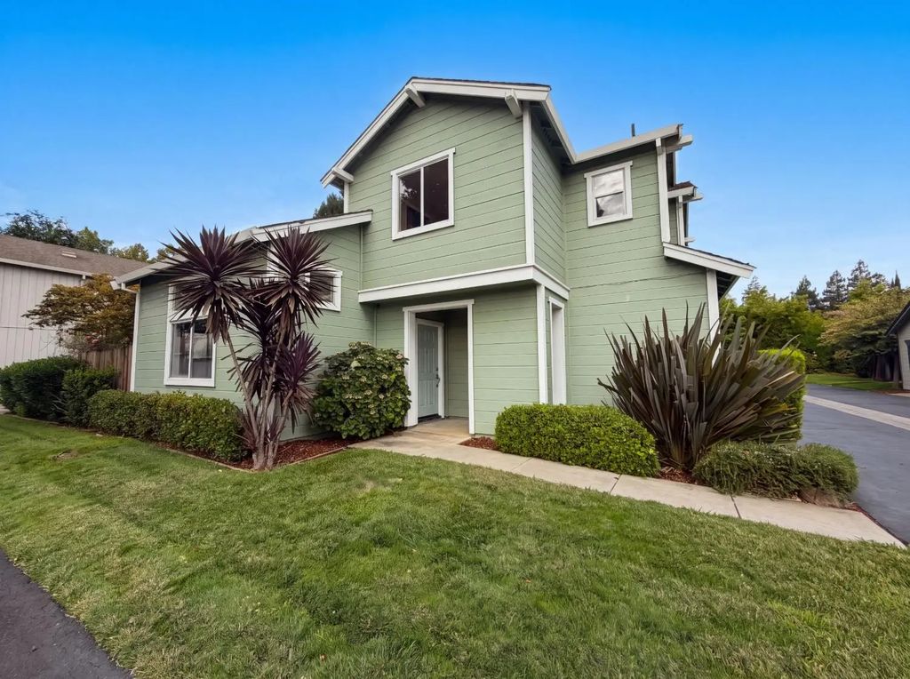 6310 Laguna Mirage Lane, Elk Grove