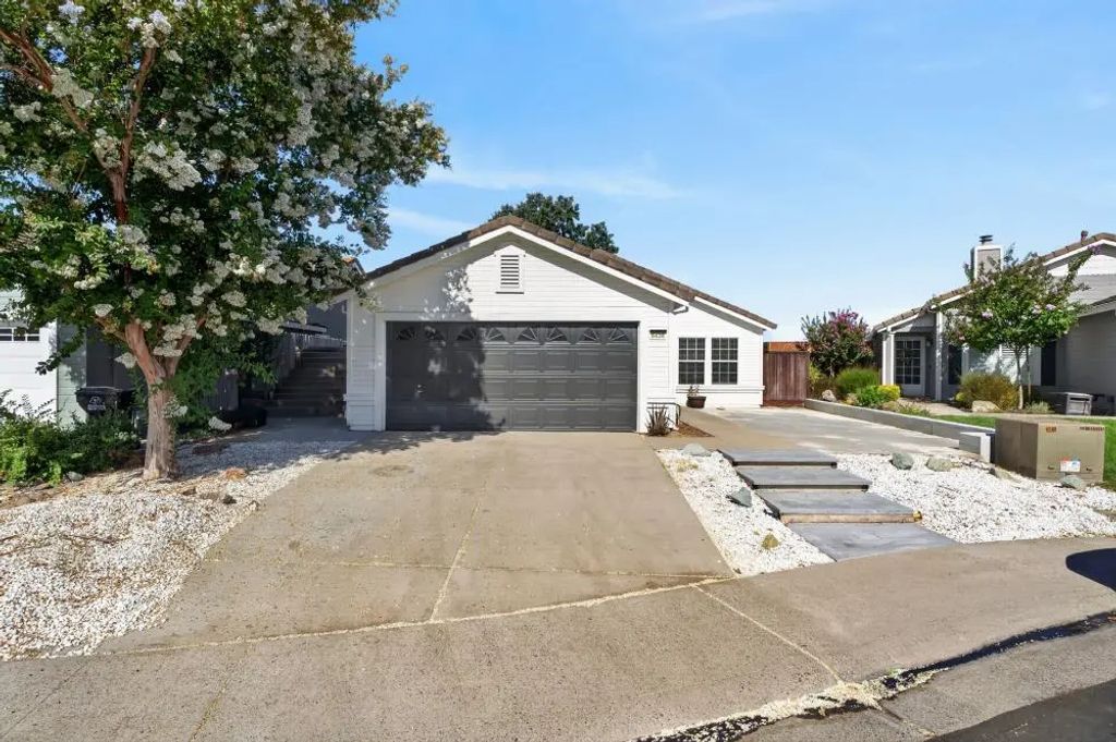 8438 Cold Water Court, Elk Grove
