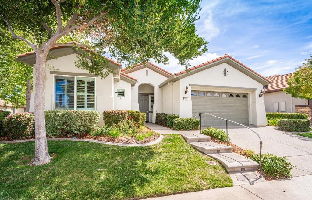 2040 Cove Lane, Roseville