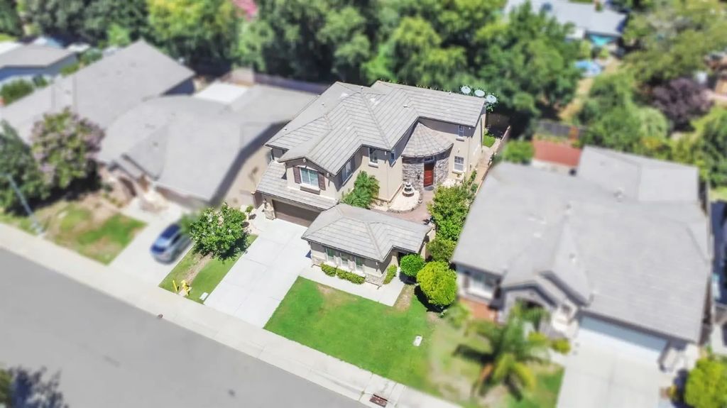 6009 Roswitha Court, Carmichael
