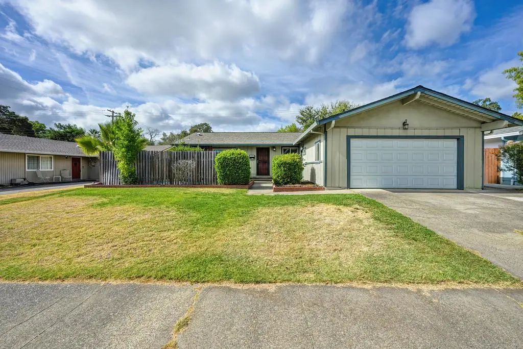 1710 Russell Way, Roseville