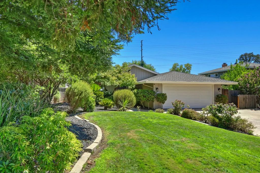 344 Diamond Oaks Road, Roseville