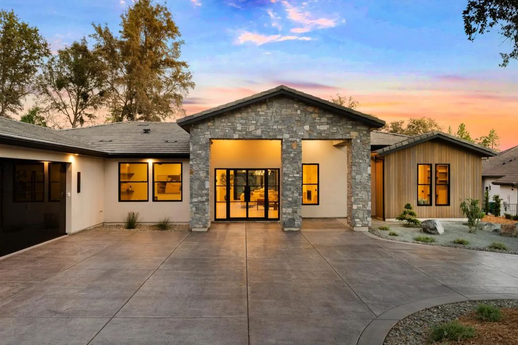 12632 Chandler, Auburn